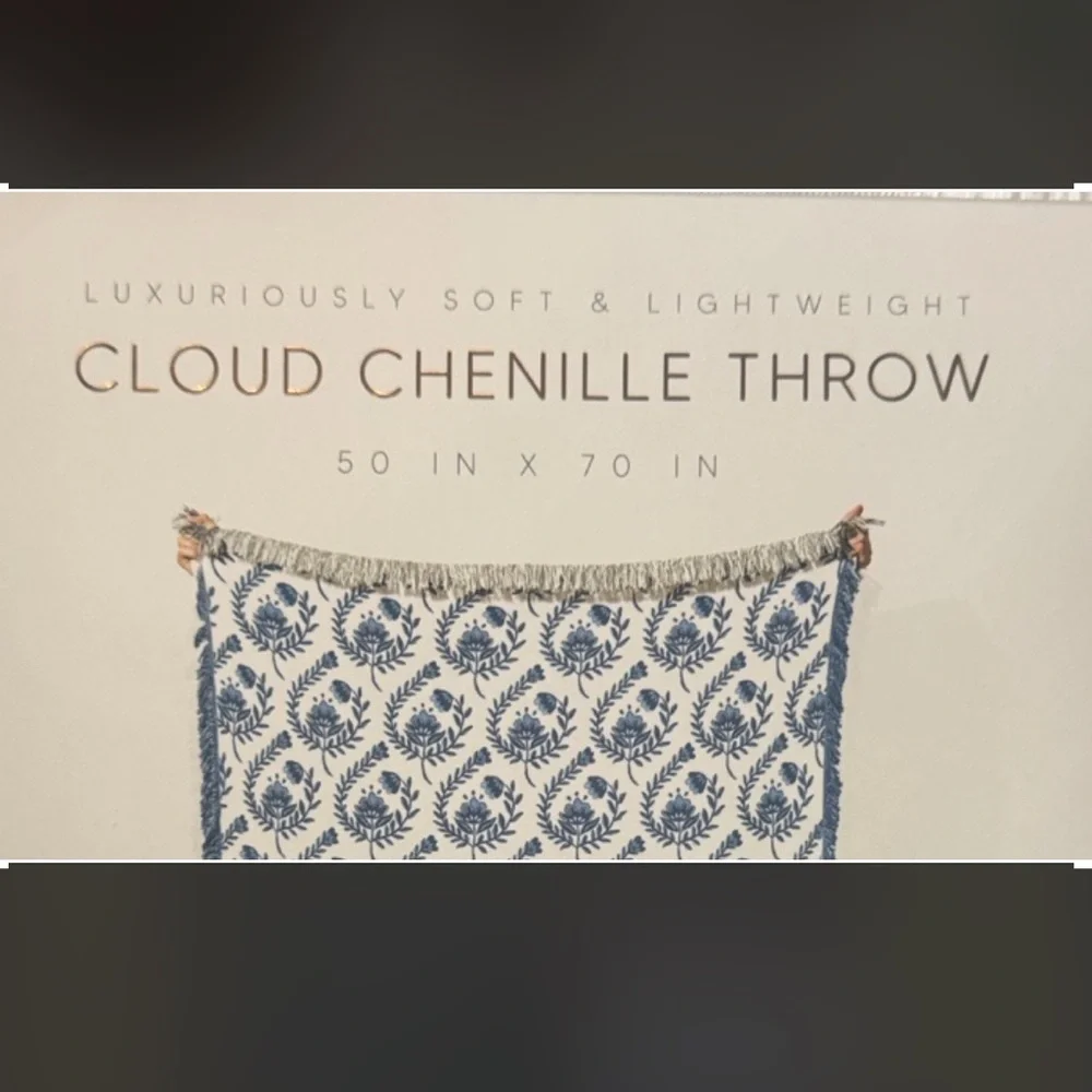 BLOOM Cloud Chenille Lightweight Reversible Floral Throw - Fringe - Blue/White